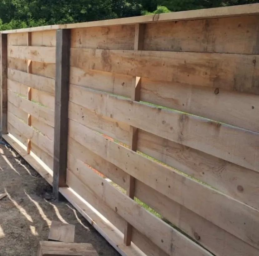 Horizontal cedar privacy fencing